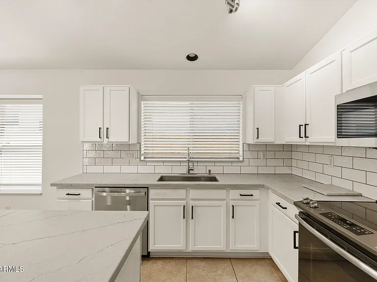 2212 E Vista Bonita Dr — Photo 10