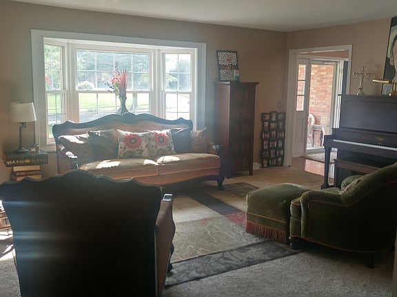 3rd image of 506 Sanders Dr