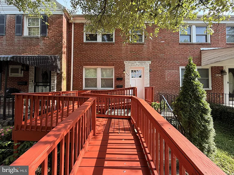 909 E Lake Ave #1 — Photo 34