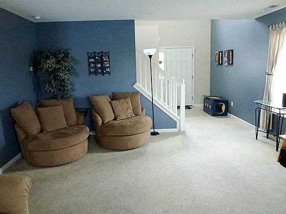 Great Room. 2 story entry