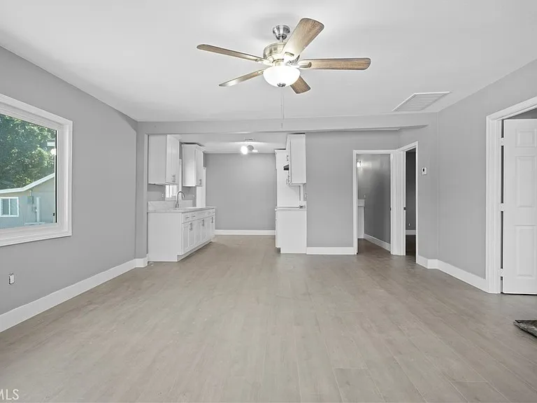 4330 Pacific Ave — Photo 11