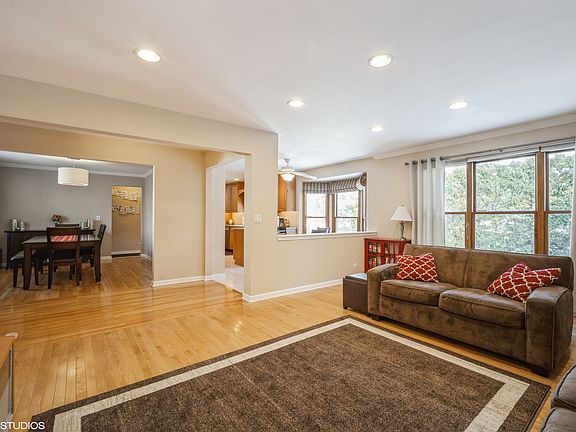 3rd image of 4021 N Mitchell Dr