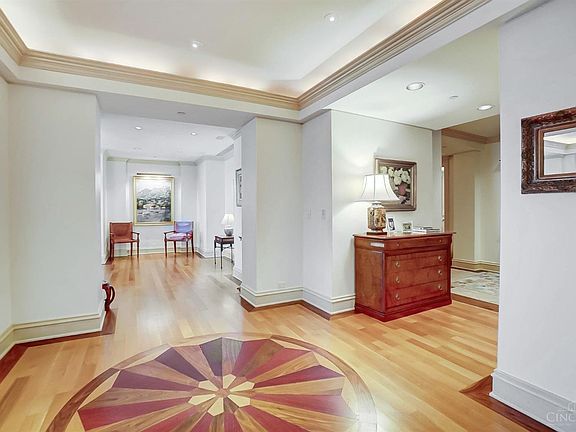 3rd image of 1201 Edgecliff Pl APT 1210