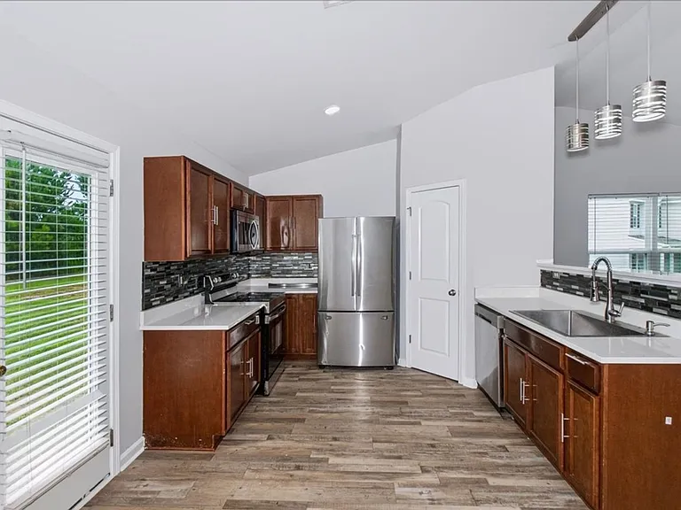 1715 Cheryl Ln — Photo 5
