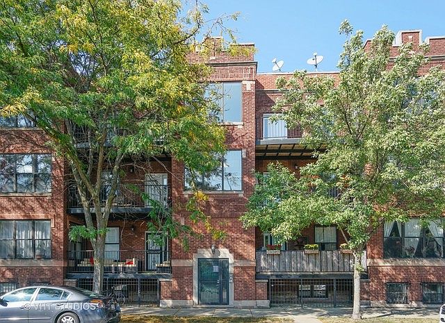 1st image of 3740 W Wrightwood Ave #9