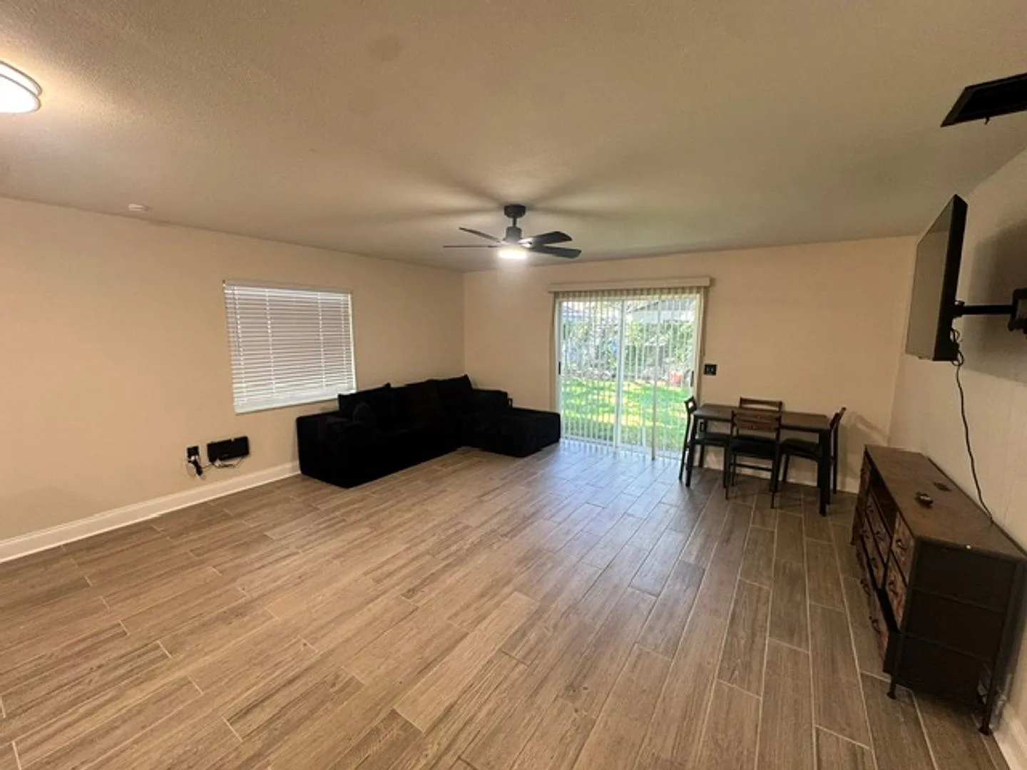 Newly Remodeled 4 bedroom home. — Photo 3