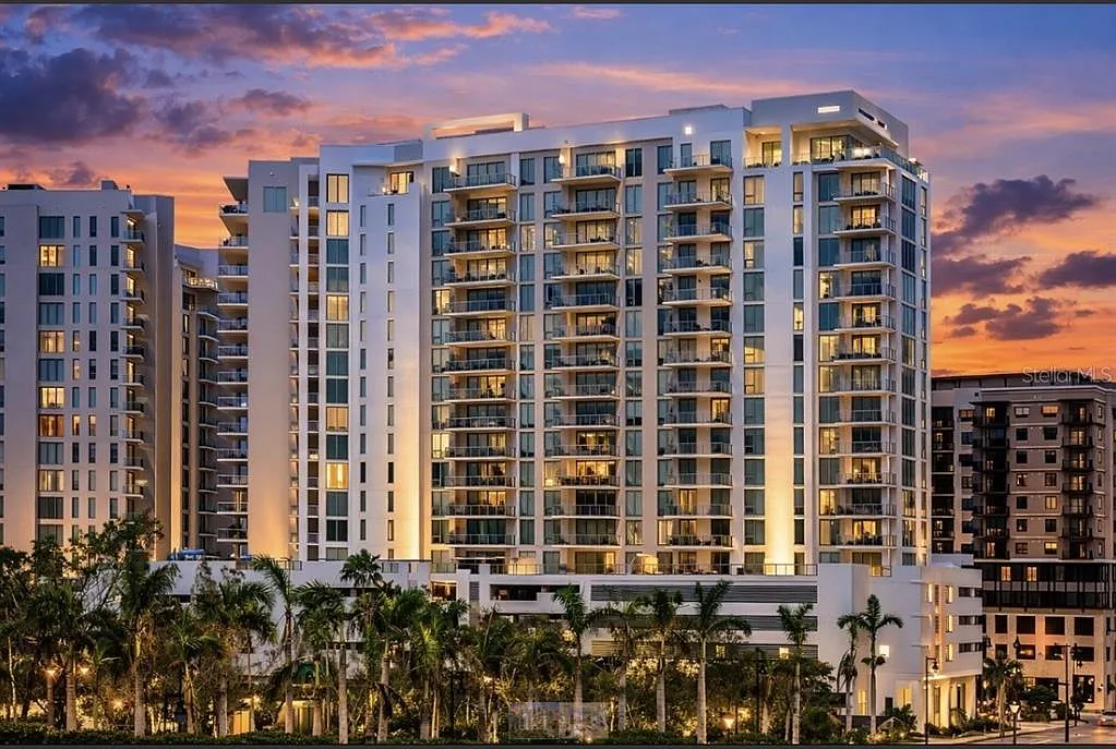 2 bed, 3.0 bath, 1870 sqft, $9,500 — Photo 1