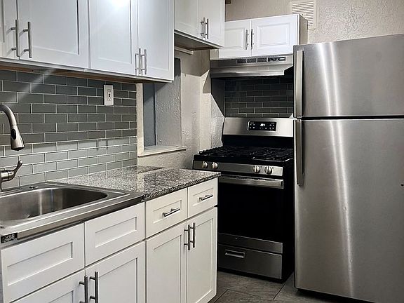 2nd image of 624 California Ave APT 2