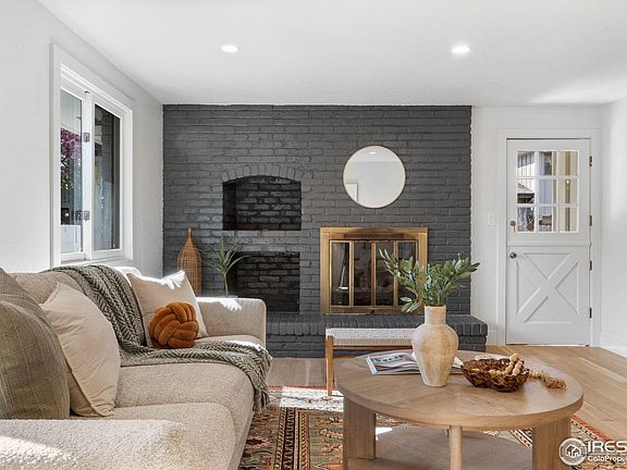 4th image of 4744 Jackson Cir