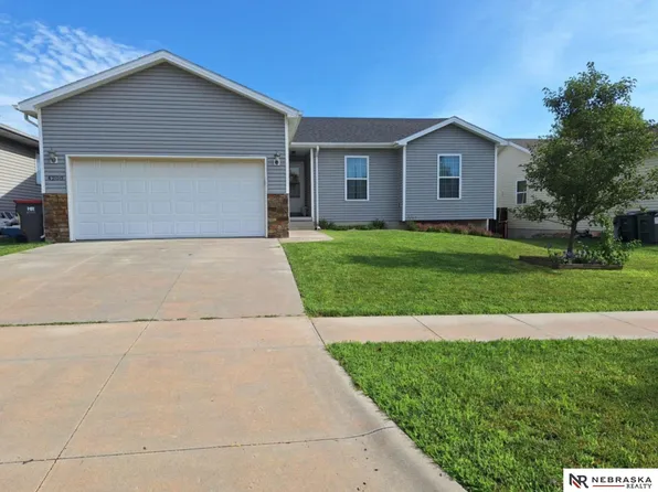 4200 W Thatcher Ln, Lincoln, NE 68528