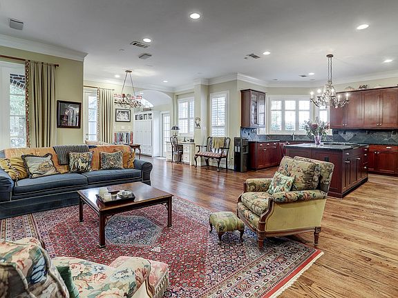 5th image of 2022 Milford St