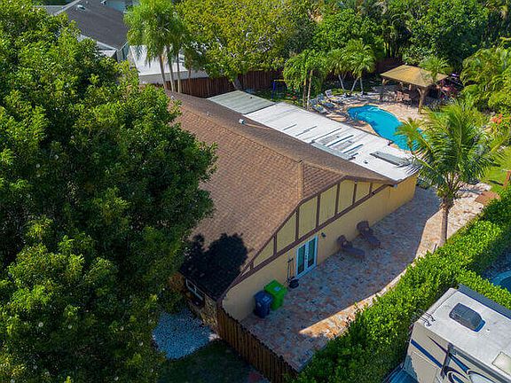 3rd image of 853 S Wind Cir