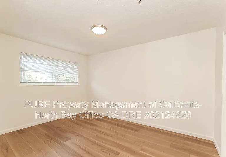 555 Dexter St #E — Photo 16