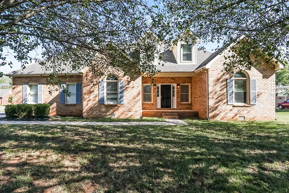 3 bed, 2.5 bath, 2431 sqft, $2,490 — Photo 1