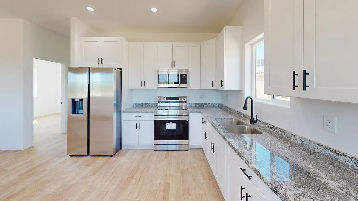 3 bed, 2.0 bath, 1079 sqft, $1,399 — Photo 3