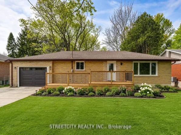 10 Vineden Dr, Central Elgin, ON N5P 2M6