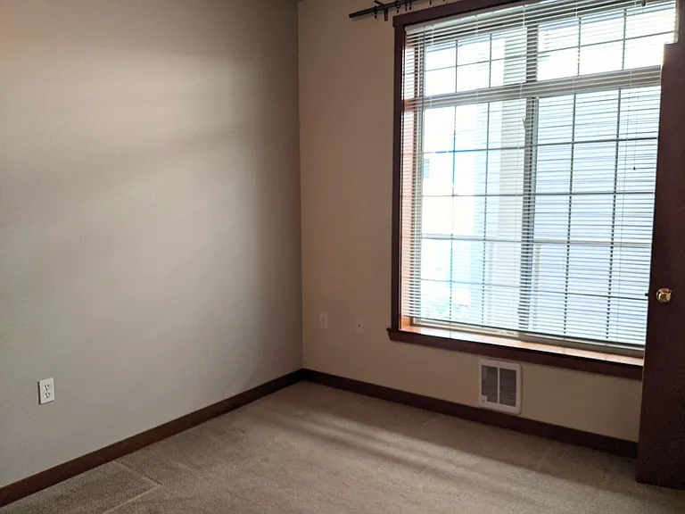 910 Gladstone St #306 — Photo 15