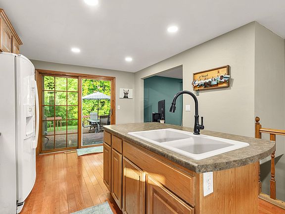 4th image of 1708 Thelen Ave
