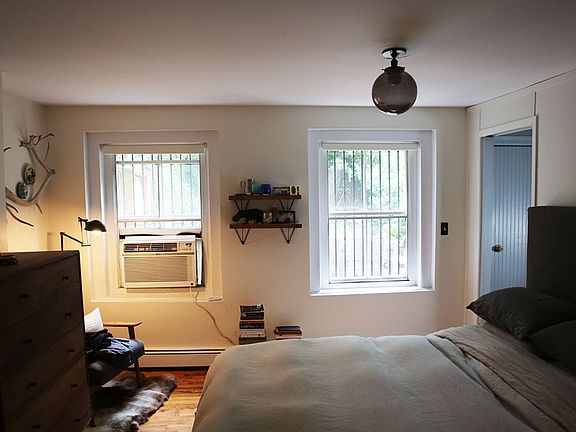 3rd image of 221 Cumberland St APT 1