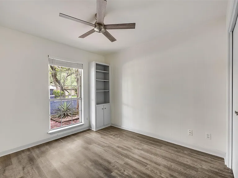8803 Westover Club Dr #B — Photo 16