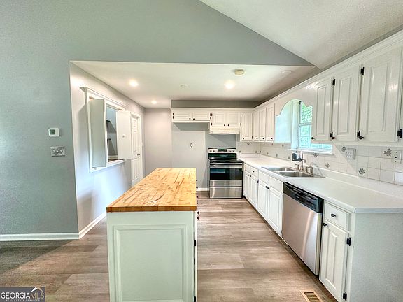 3rd image of 100 Teaver Ct