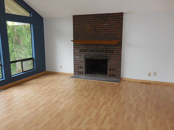 4th image of 7890 University Point Cir NE