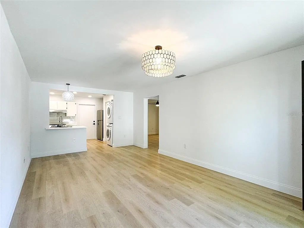 2 bed, 1.0 bath, 852 sqft, $1,695 — Photo 3
