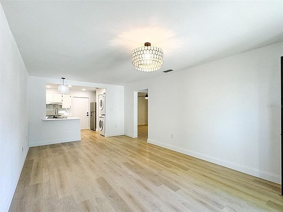 3rd image of 722 Angelina Ln