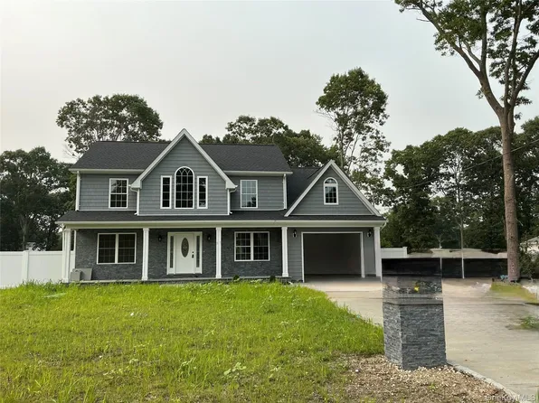 37 Pentmoor Drive, Mastic, NY 11950