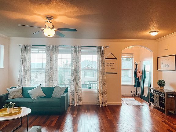 Entry way/ living room 