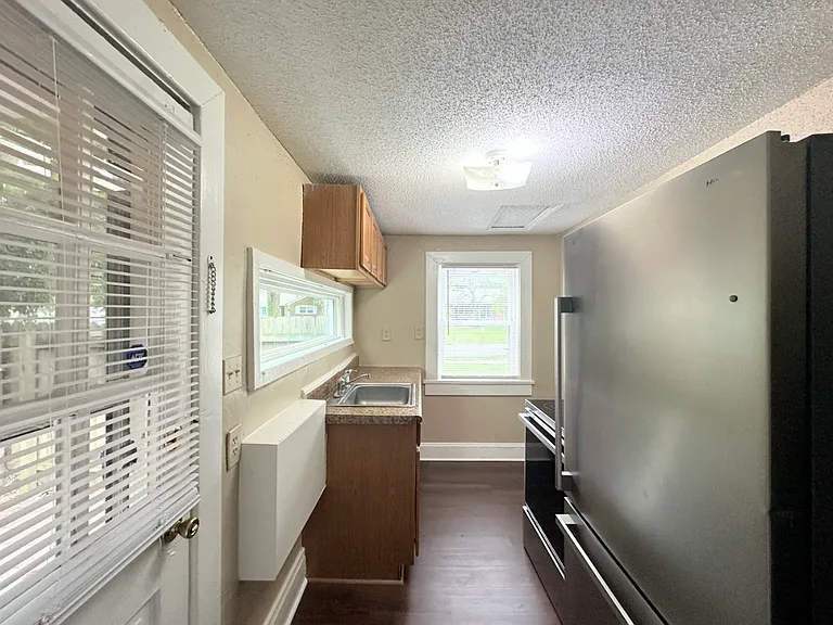 1812 Parkview Ave — Photo 8