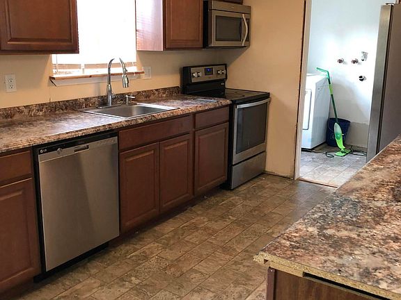 4th image of 348 Killarney Dr