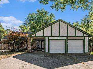 1904 NW Willowbrook Dr, Blue Springs, MO 64015
