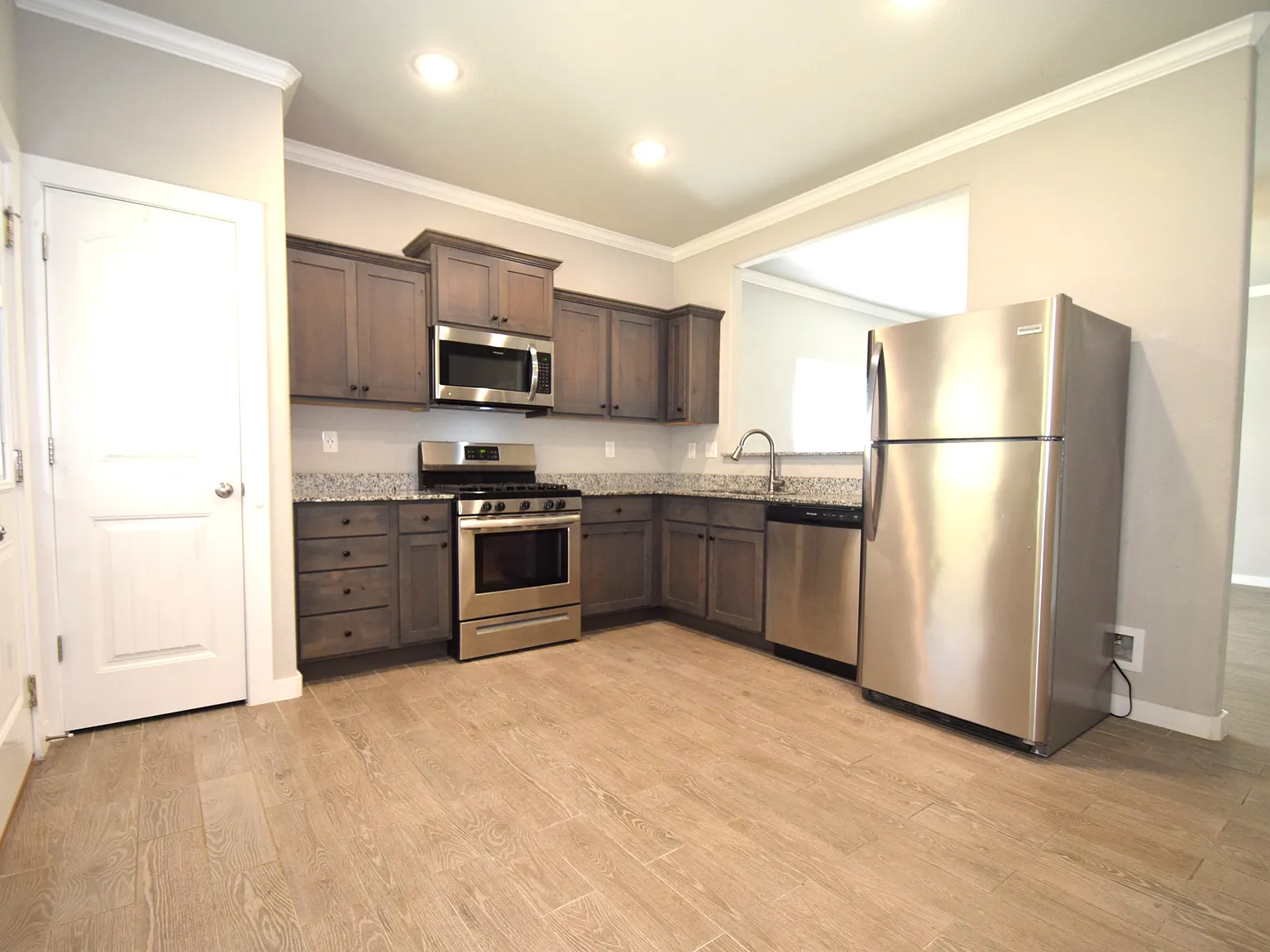 3 bed, 1300 sqft, $1,550 — Photo 4