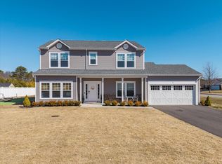 3 Pondview Cir, Shirley, NY 11967