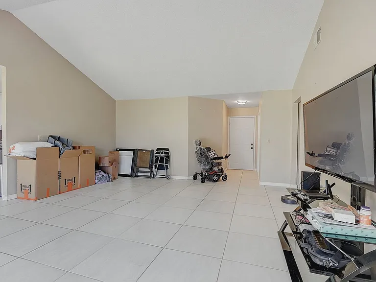 15846 Country Lake Dr — Photo 32