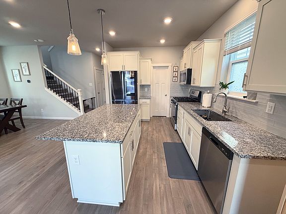 5th image of 3904 SE Lacewing Ln