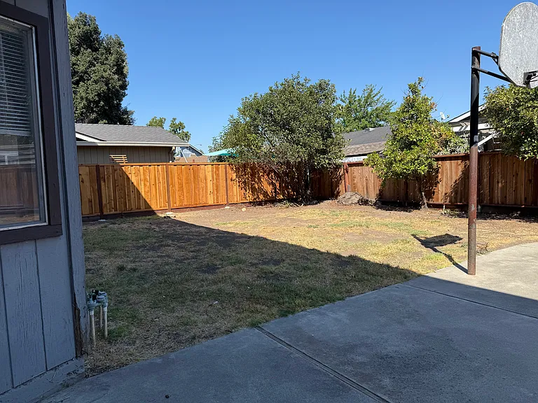 9116 Cornwall Dr — Photo 21