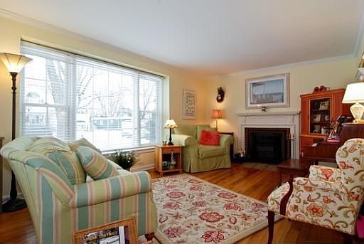 2nd image of 1168 Greenbriar Ln