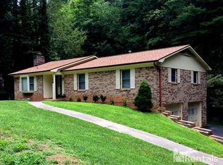 150 Surry Ln, Hendersonville, NC 28791