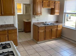 31 School St #1F, Cumberland, RI 02864