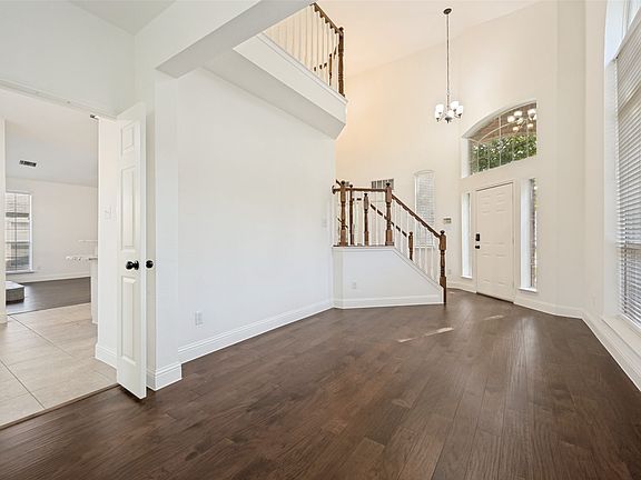 3rd image of 2505 Lakeshore Dr