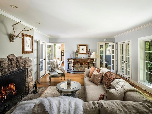 3rd image of 765 Shelter Cove Dr