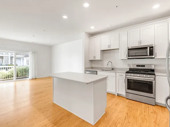 120 University Ave #2102, Westwood, MA 02090