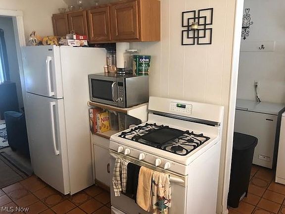 3rd image of 13423 Astor Ave
