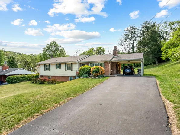 5724 Pine Acres Ln, Roanoke, VA 24018