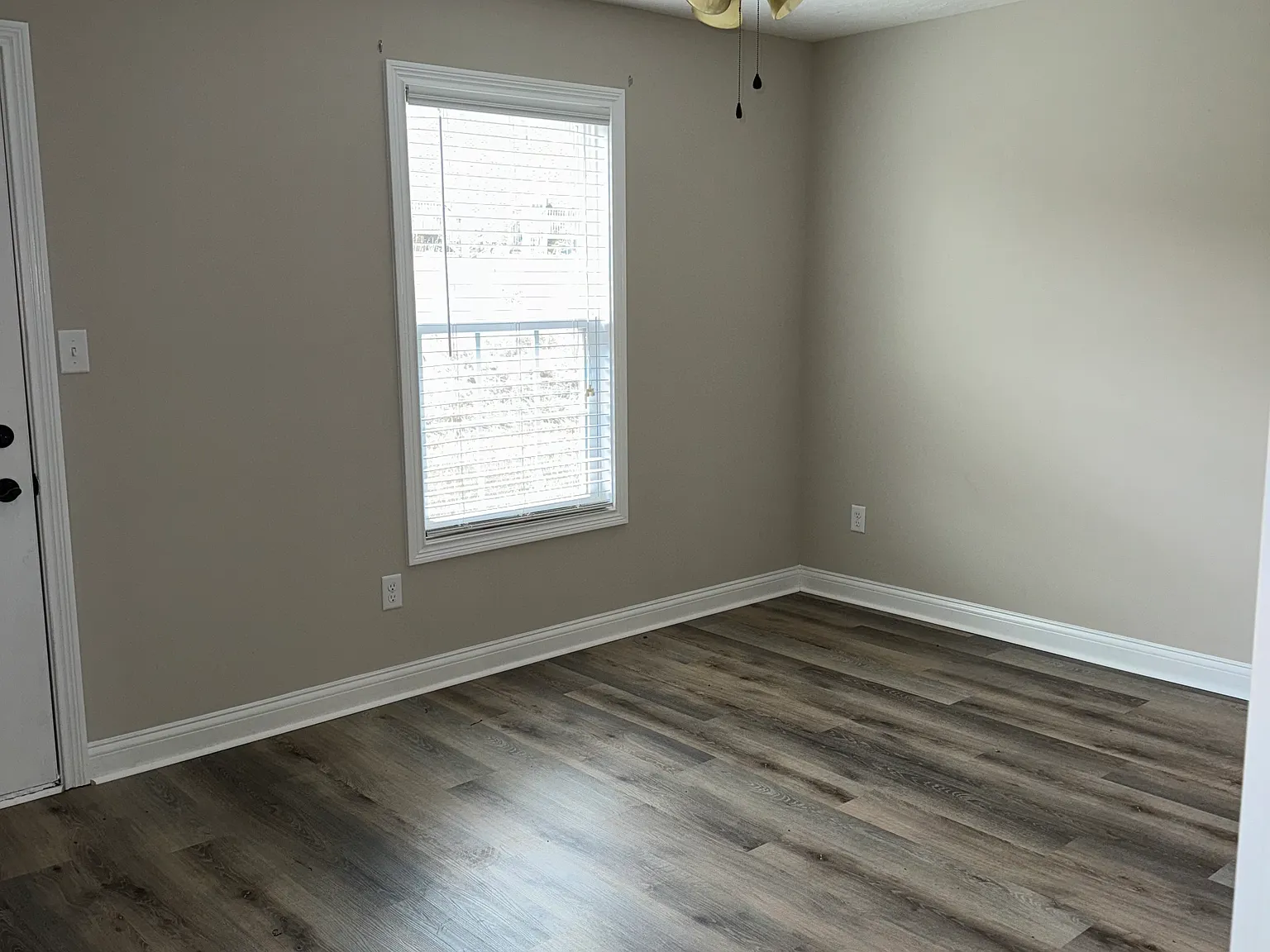 3 bed, 1200 sqft, $1,550 — Photo 2