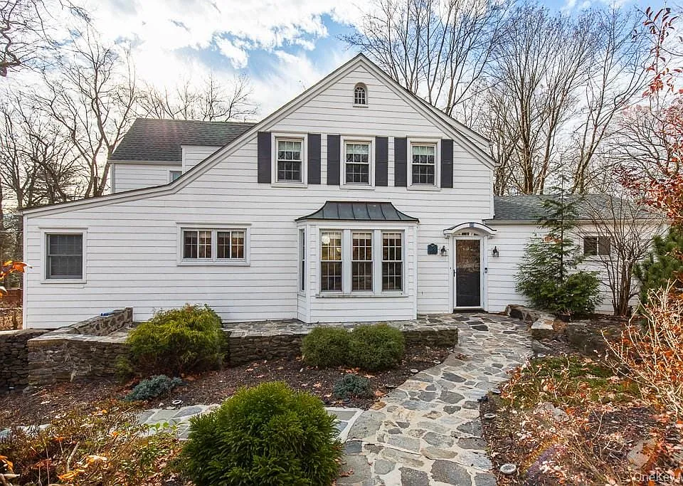 25 Roxbury Rd