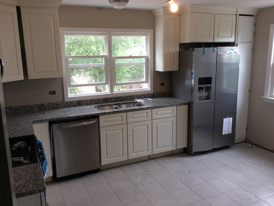 1st image of 121 E Sunnyside Ave