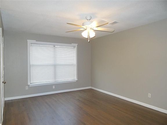 5th image of 1605 Plymouth Dr